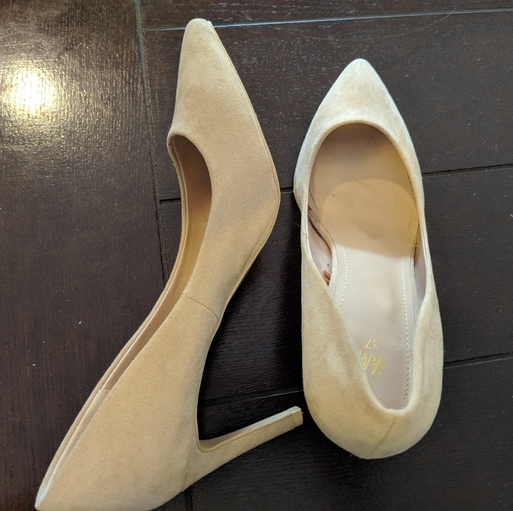 H&M Tan Suede Pumps